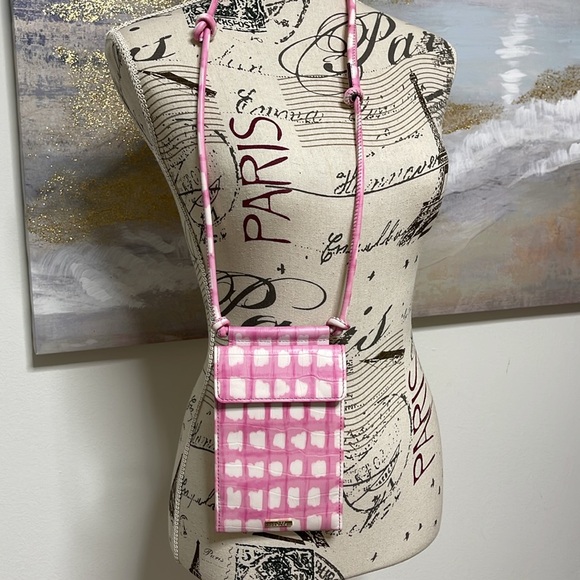 VINCE CAMUTO Leather “Desra” Crossbody Wallet, Pink and White - Picture 3 of 8